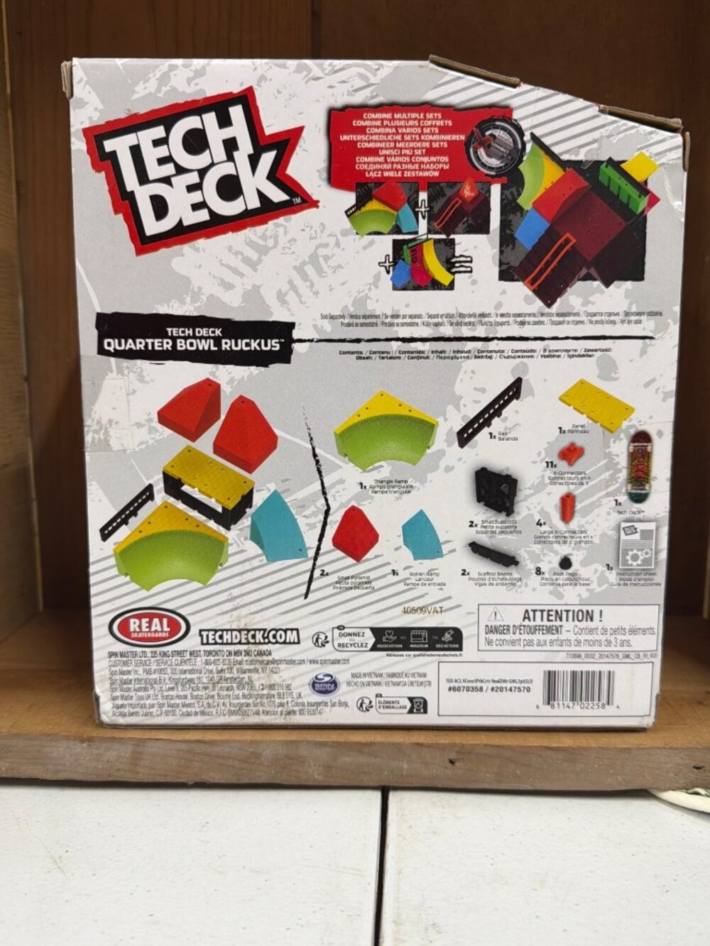 Tech Deck Quarter Bowl Ruckus Fingerboard Skatepark Set With Signature Board - Picture 3 of 12